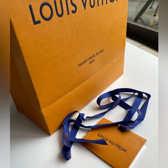 Louis Vuitton gift / shopping bag - Picture 5 of 9